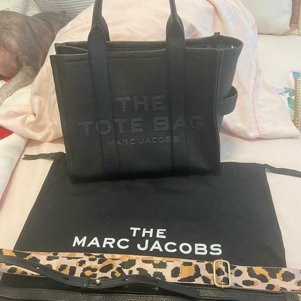 Marc Jacobs The Leather Medium Tote Bag